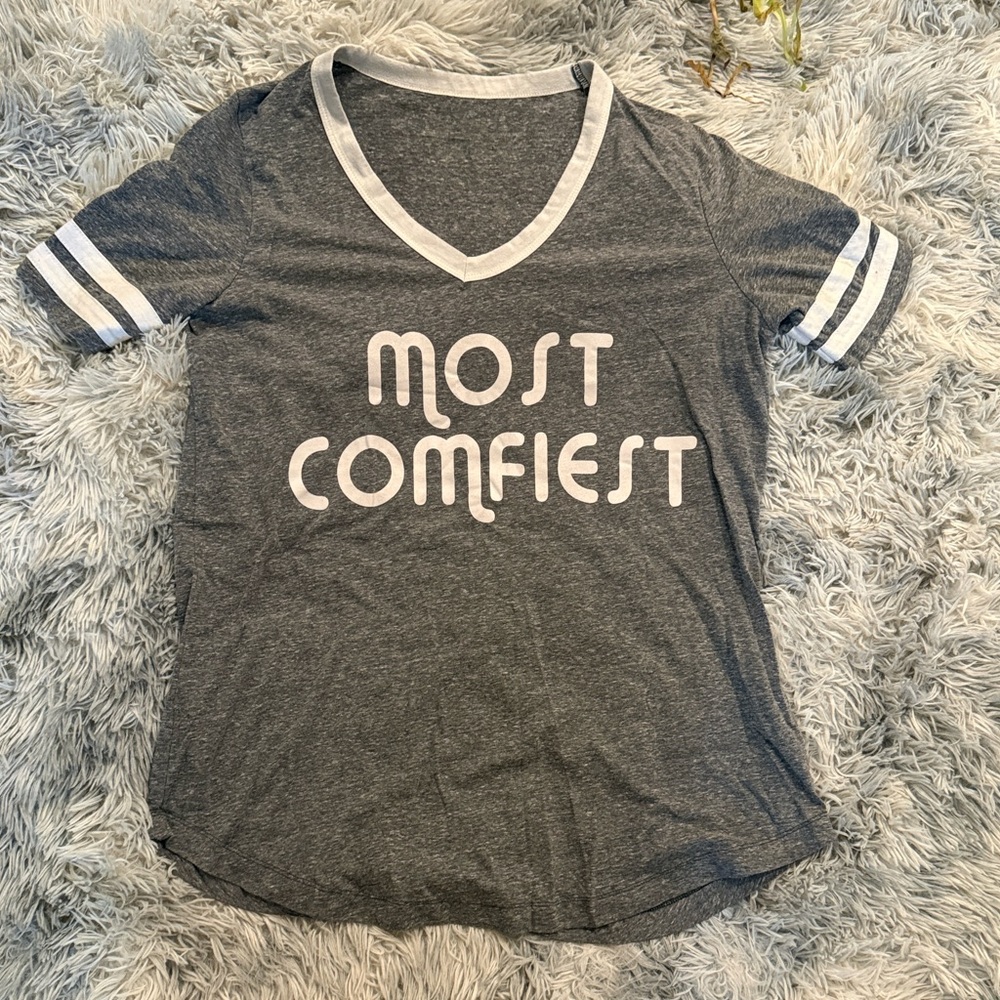 Show Me Your MuMu Charcoal Gray 'Most Comfiest' V-Neck Tee with White Trim